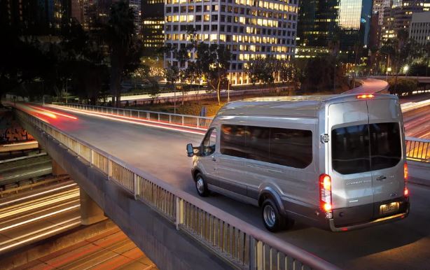 Hosszított Ford Transit bérelhető