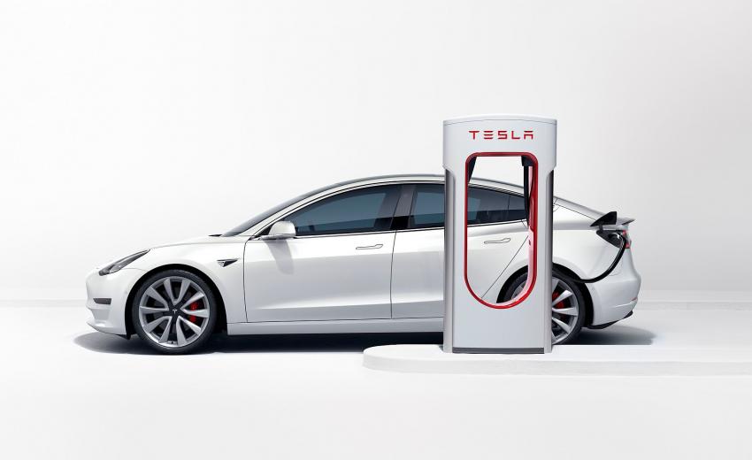 E-car fast charging with Tesla Supercharger